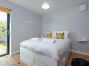 The Garden House, Free Parking, Central