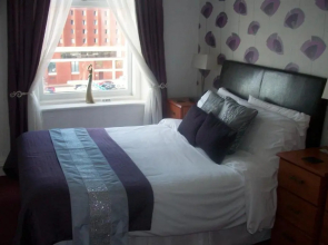 Benson Hotel - Small Families & Couples only