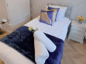 Beautiful 3 Bedroom Apartment in Bournemouth
