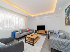 Central Located Big Spacious Flat in Muratpasa