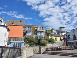 3 Bay View Court