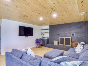 Modern Buckeye Lake Retreat: Game Room & Fire Pit!