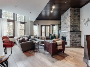 Premier Ski in, Ski-out 2 Bedroom Condo With Spectacular Views, Heated Outdoor Pool and Hot Tub, Short Walk to Village