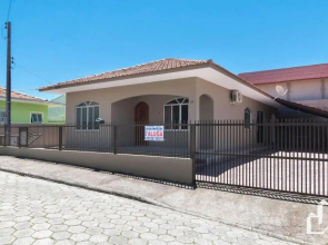 Casa Com 03 Dormitórios