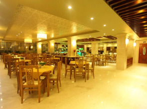 Au Lac Charner Hotel