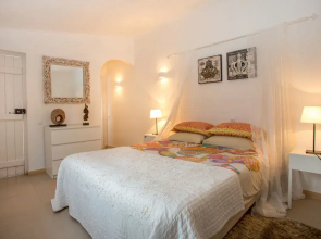 Petunia - Guest House