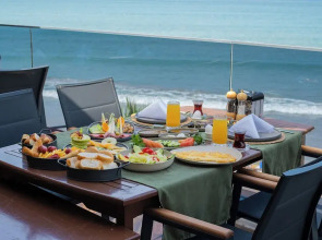 Tropic Beach Club Side