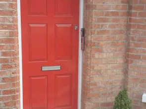 Modern 2 bed apartment with parking