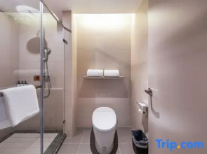 Homeinn Selected Hotel (Zhaotong Zhenxiong Yilian International Trade City)