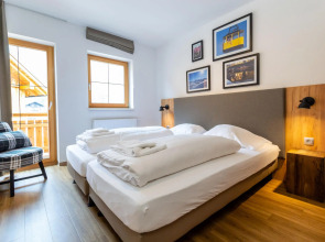 Luxurious Chalet in Obertraun With Pool