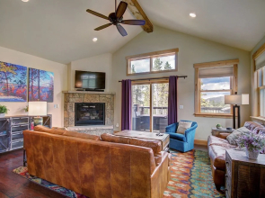 Maggie Point 3 Bedroom Townhouse by RedAwning