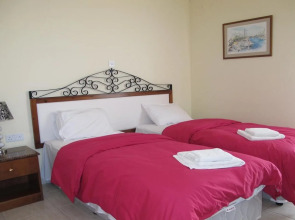 Mackenzie Beach Hotel & Apartments