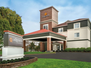 La Quinta Inn & Suites by Wyndham Latham Albany Airport