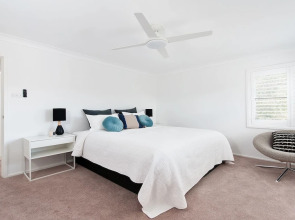 Sandyfeet at Shoal Bay