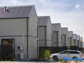 1Br Escape with Remarkables Views, WiFi & Parking