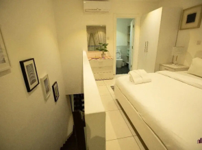 Embassy gardens luxury by Cozy