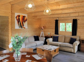 Stunning 5-bed Cabin in Ashton Under Hill