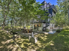 Unique Southampton Getaway w/ Rooftop Deck!
