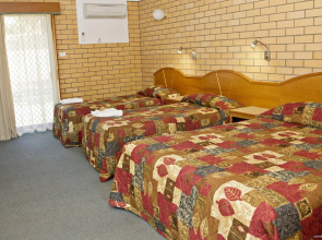 Hilltops Retreat Motor Inn