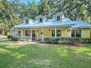 Serene Old Town Getaway Near Suwannee River!