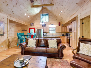 Blue Ridge Mountains Cabin w/ Hot Tub & Game Room!