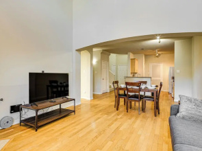 6 Mi to Texas A&m: Home w/ Pool Access