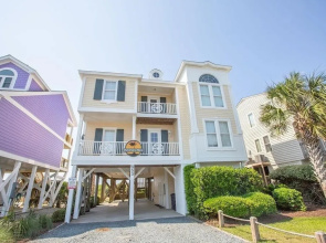 Paw-paw's Place 6 Bedroom Home by RedAwning