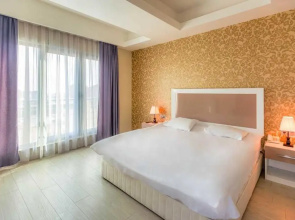 Diplomat Suites