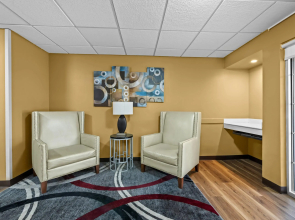 Suburban Studios Charlotte – Executive Park