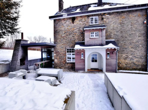 Luxurious Holiday Home in Courtil with Hot Tub