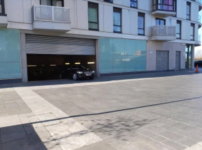 City Centre Hunsaker 3 Bedroom Serviced Apartment + Parking
