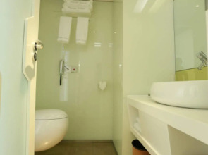 Отель Guangzhou Planet