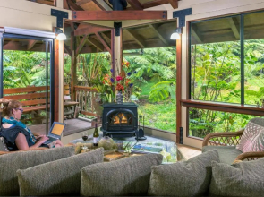 Volcano Village Lodge