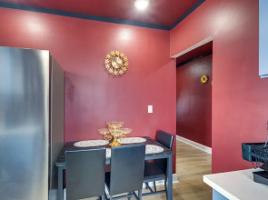 Colorful & Convenient Darby Apt, 7 Mi to Stadiums!