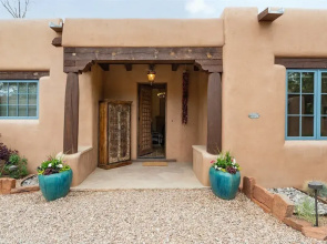 Alameda Escondido - Historic East Side Luxury, Walk Everywhere