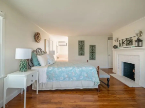 Immaculate Waterfront Beach House 5 Bedroom Home by RedAwning