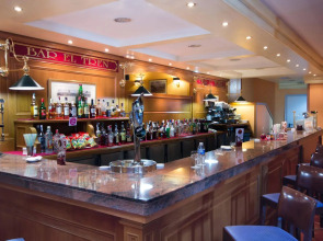 Отель Las Palmeras Affiliated by FERGUS 