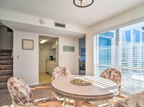 Coastal Madeira Beach Condo - Walk to Gulf!