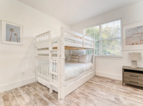 Halo by Avantstay Walk to Beach + Private Pool