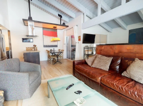 Mammoth Estates Studio Condos - 2 Blocks from The Village Gondola Station by RedAwning