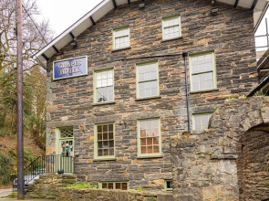 The Grapes Hotel