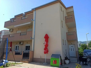 Apartments Feral