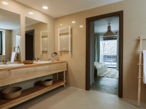 Silver Pine Apartment