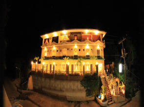Mount Tapyas Hotel