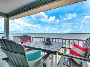 Steps to Beach: Waterfront Cedar Key Home!