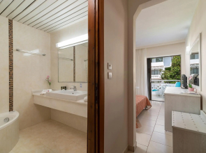 Porfi Beach Hotel