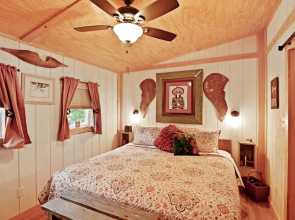 Outlaw Love 1 Bedroom Cabin by Redawning