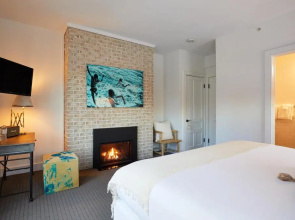 Shelter Harbor Inn