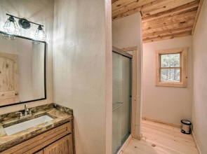 Family Home w/ Fire Pit & Grill ~ 1 Mi to Slopes!