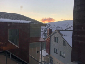 Hotham 3 Bedroom Apt